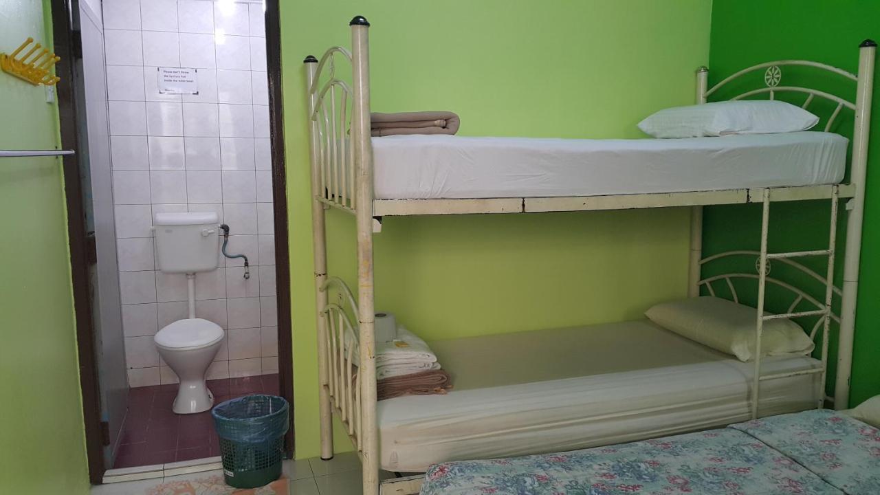 Alora Budget Inn Tanah Rata Exterior foto